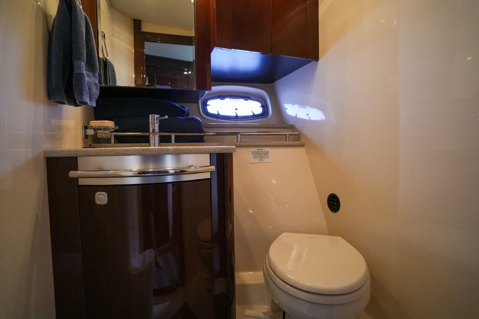 2010 Sea Ray 500 Sundancer - Image 23