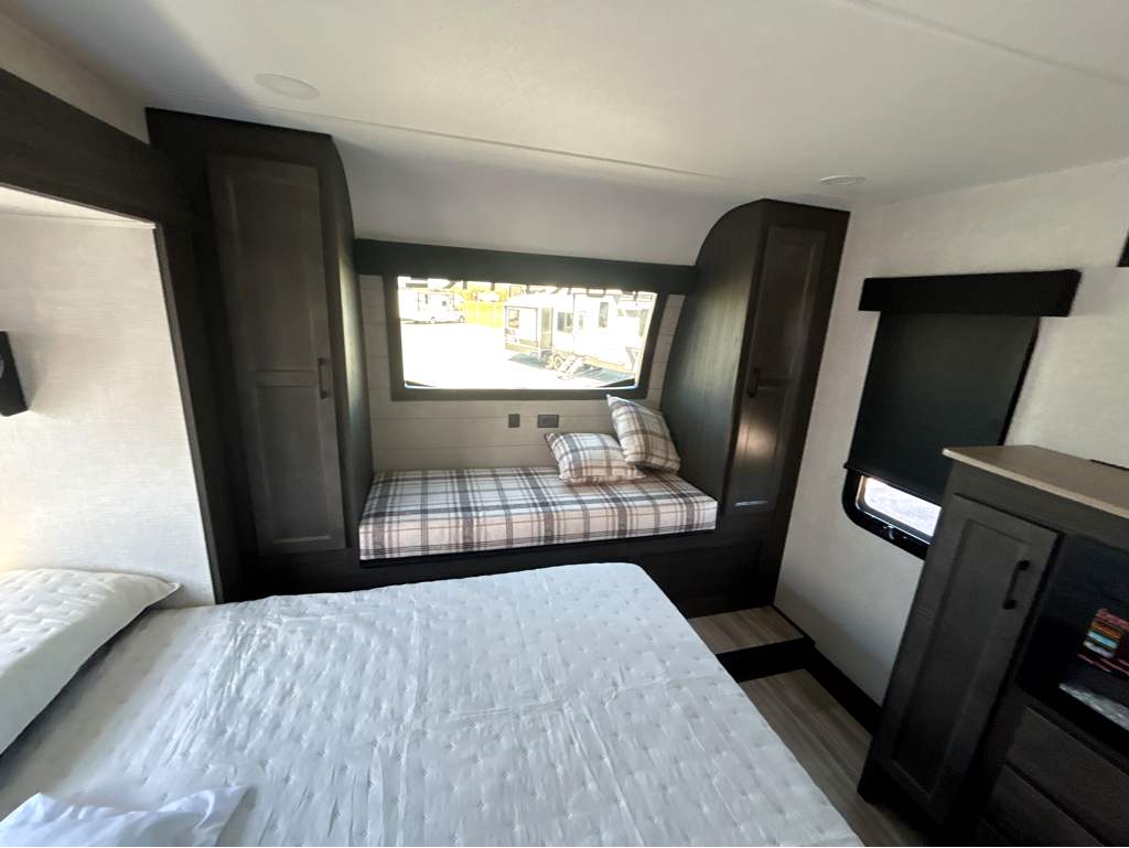 2026 VENTURE RV SPORTTREK 363VFR - Image 26