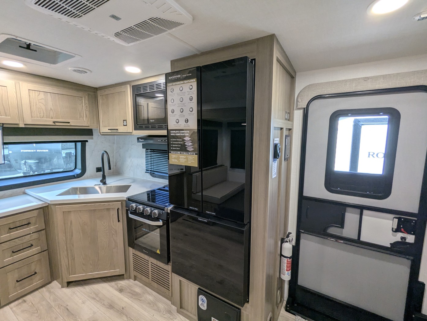 2027 Forest River Rockwood Ultra Lite 2608BS - Image 12
