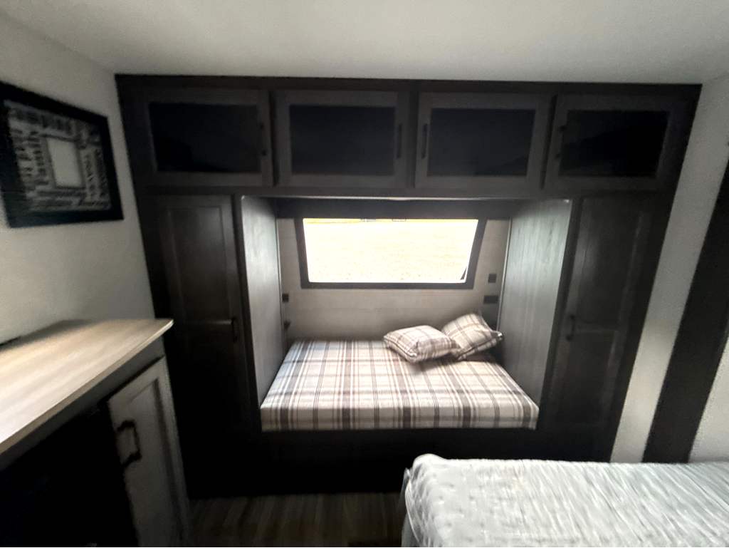 2026 VENTURE RV SPORTTREK 272VRK - Image 23