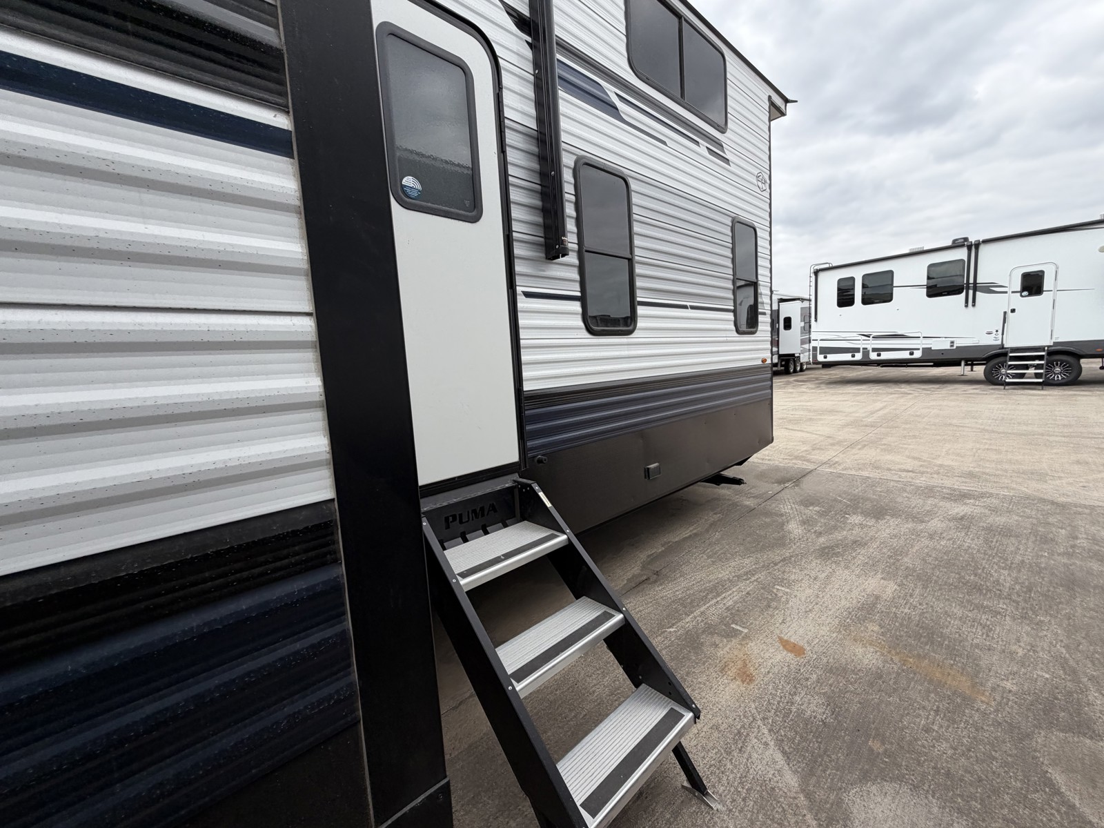 2026 PALOMINO PUMA 420LFT - Image 44