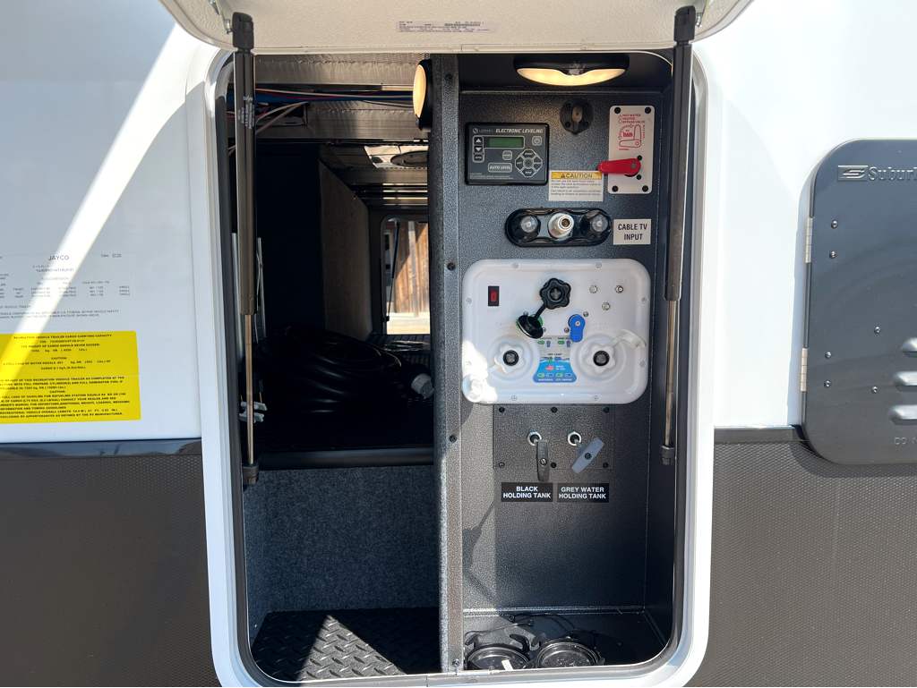 2026 JAYCO SEISMIC 395 - Image 5