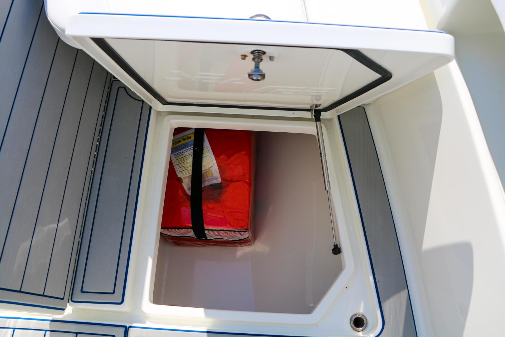 2016 SeaVee 390Z - Image 13