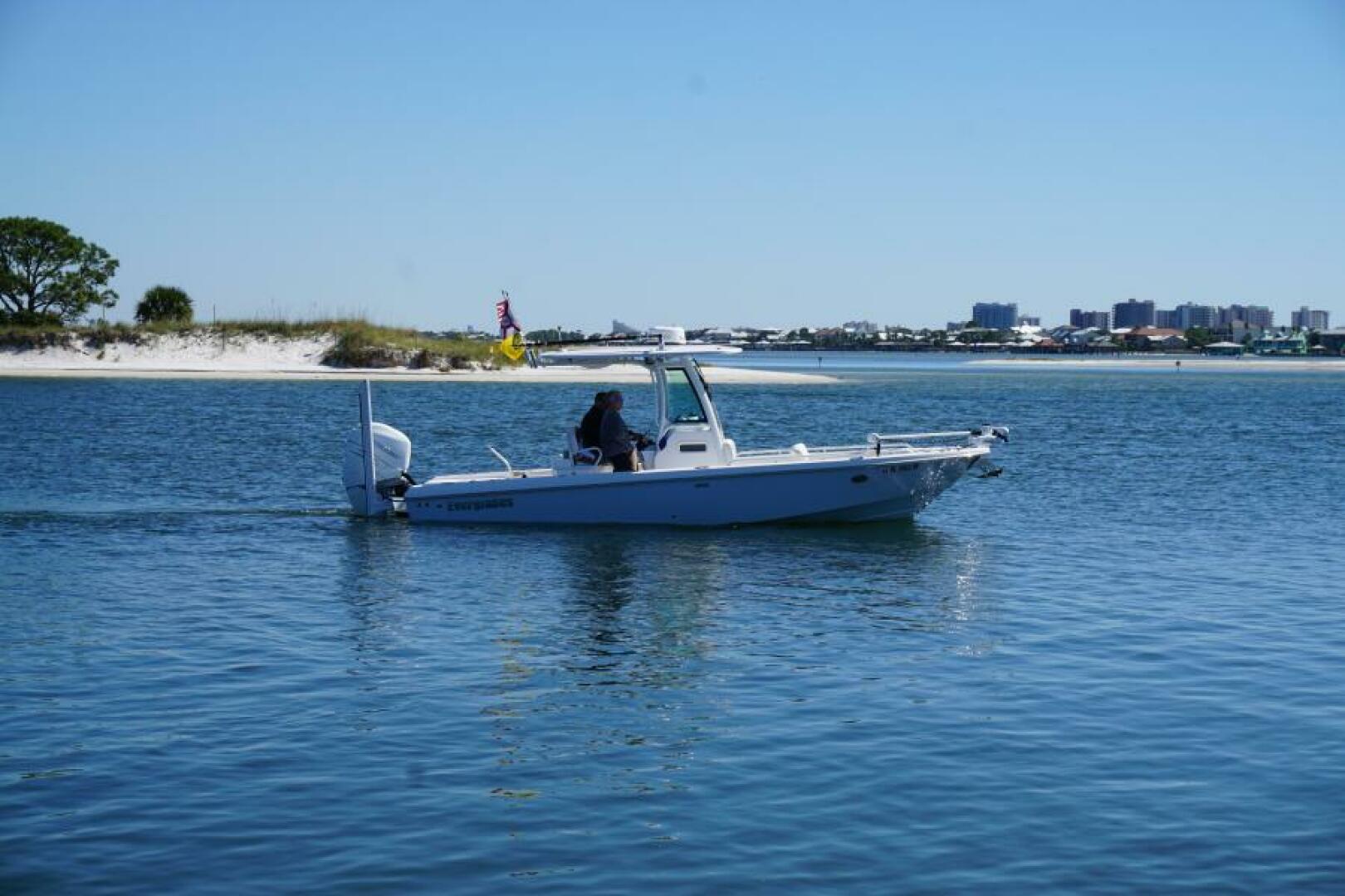 2022 Everglades 253 Center Console - Image 28