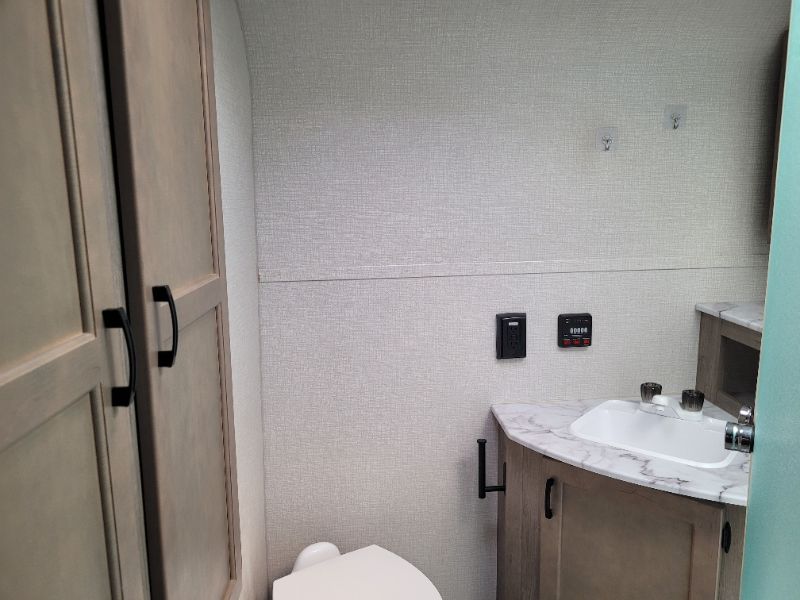 2021 Venture RV Sonic SN220VRB - Image 8