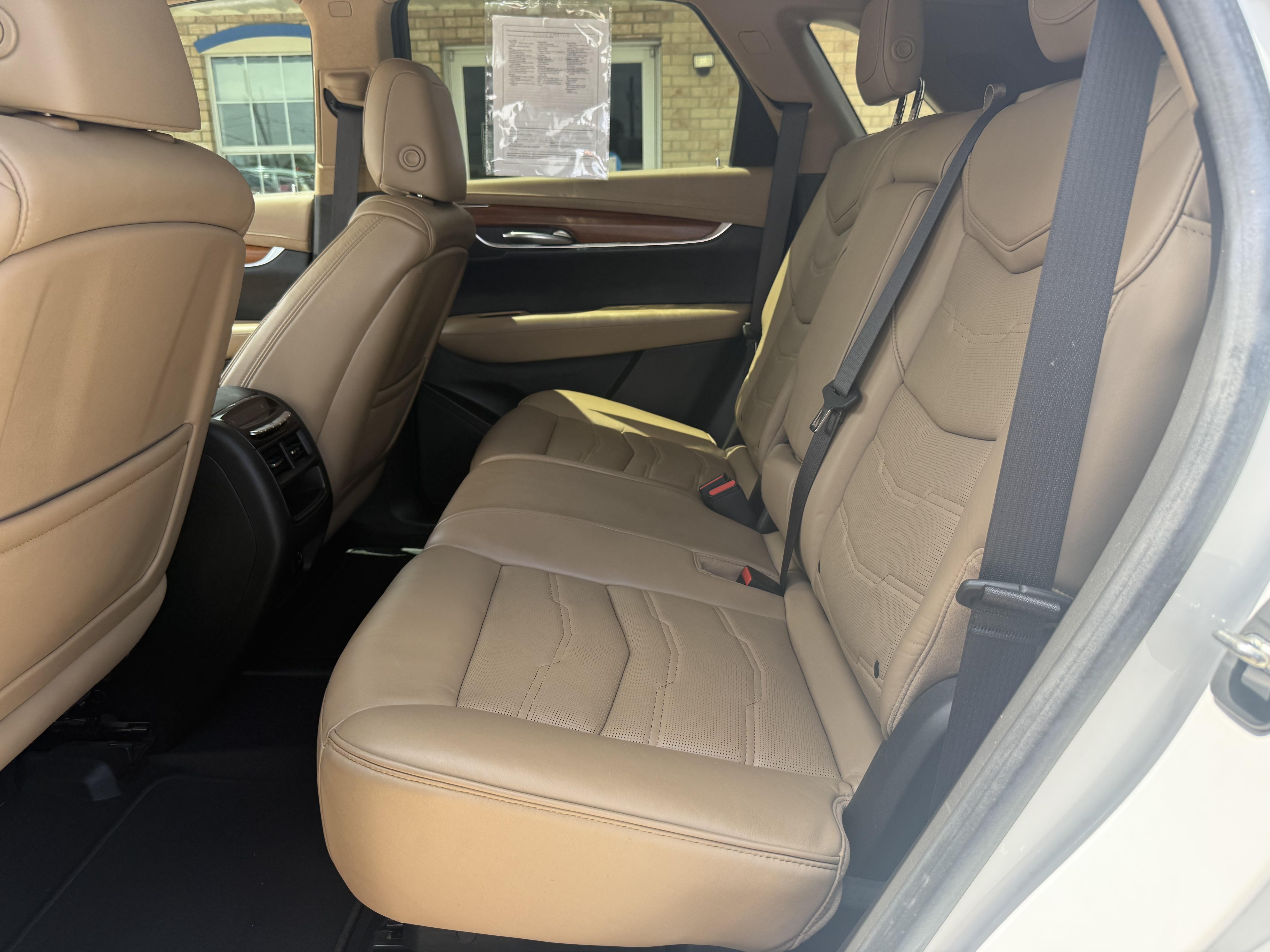 2017 Cadillac Xt5 Utility 4D Platinum AWD V6 - Image 2