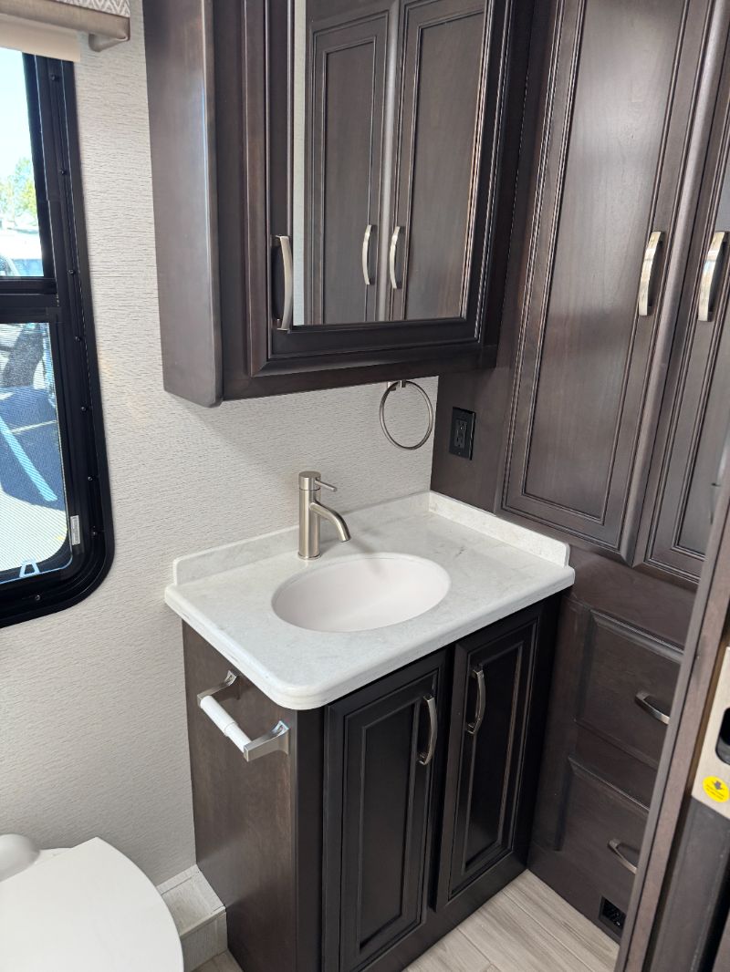 2025 Entegra Coach Accolade XL 37K - Image 19