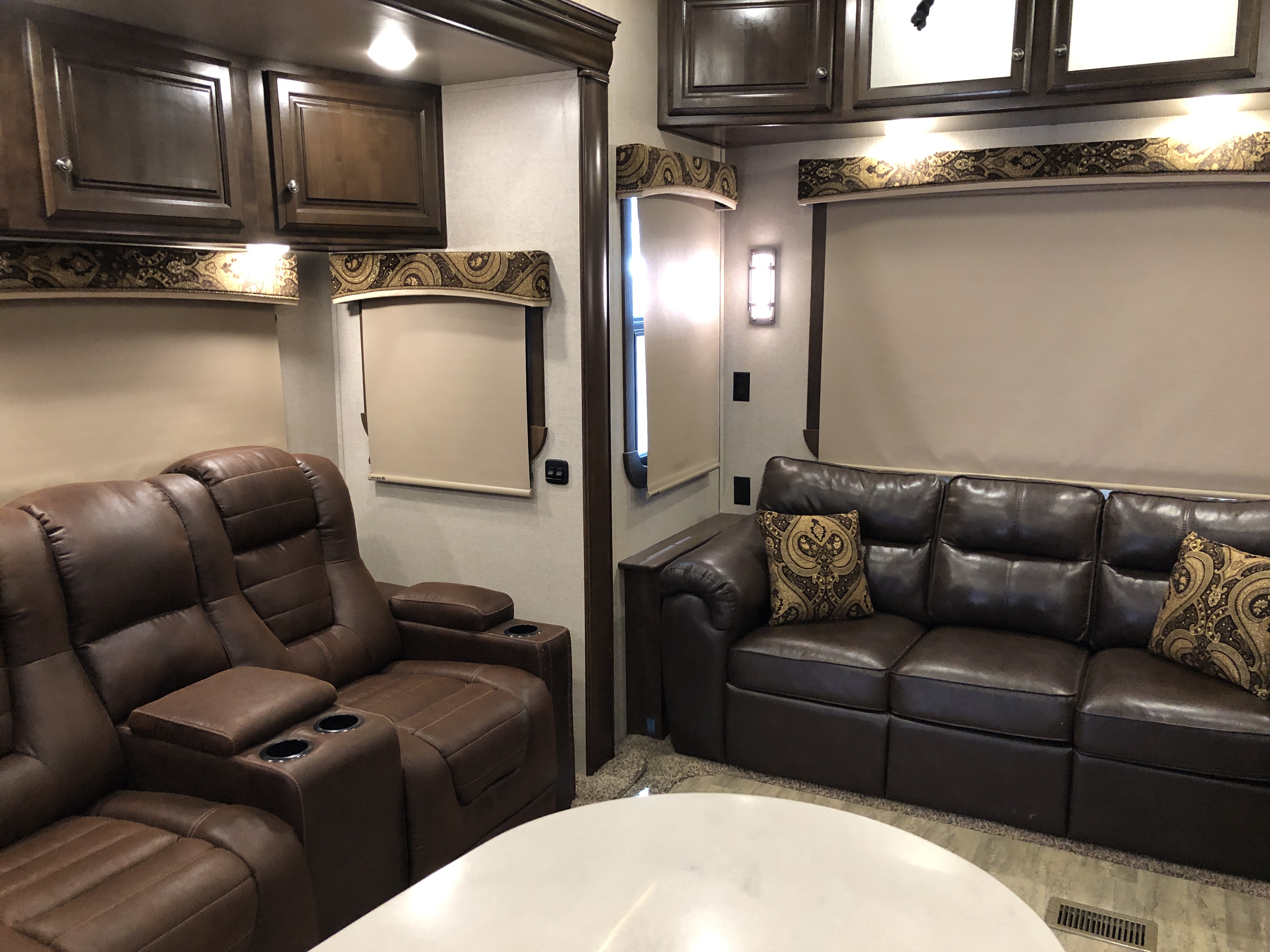 2017 REDWOOD RV 3821RL - Image 18