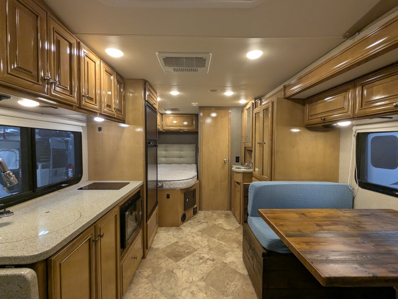 2018 Thor Motor Coach Citation Sprinter 24SJ - Image 13