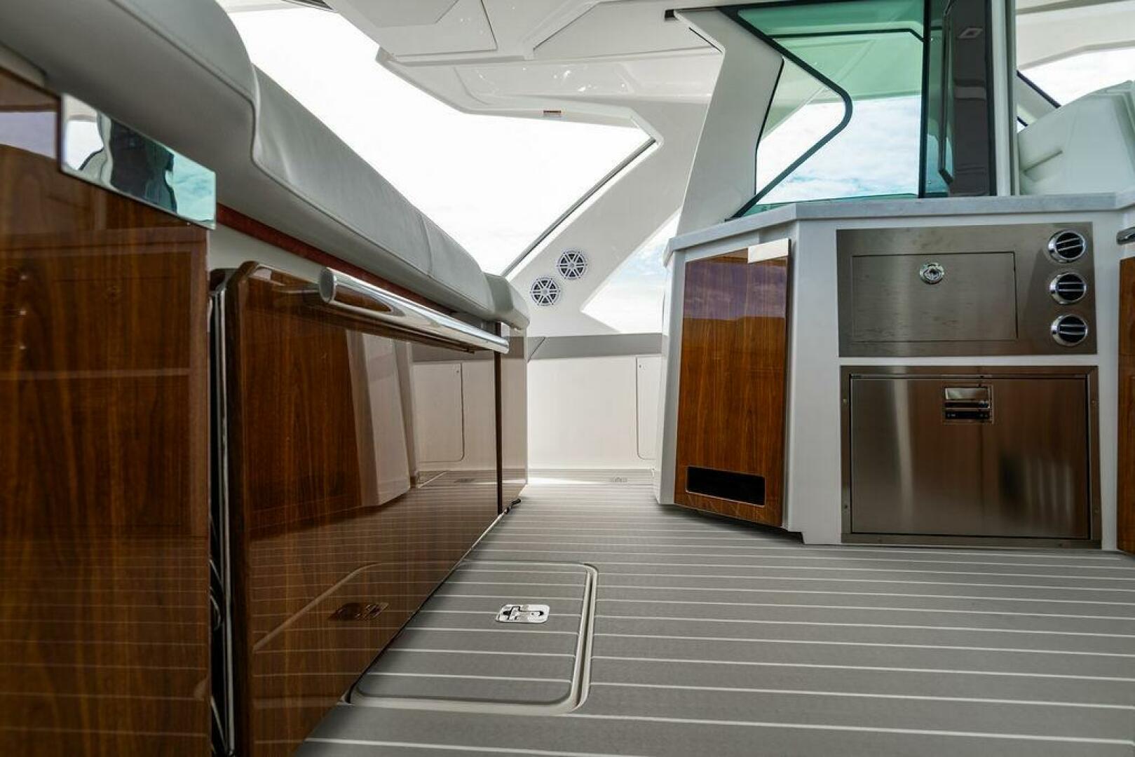 2025 Tiara Yachts 48 LS - Image 29