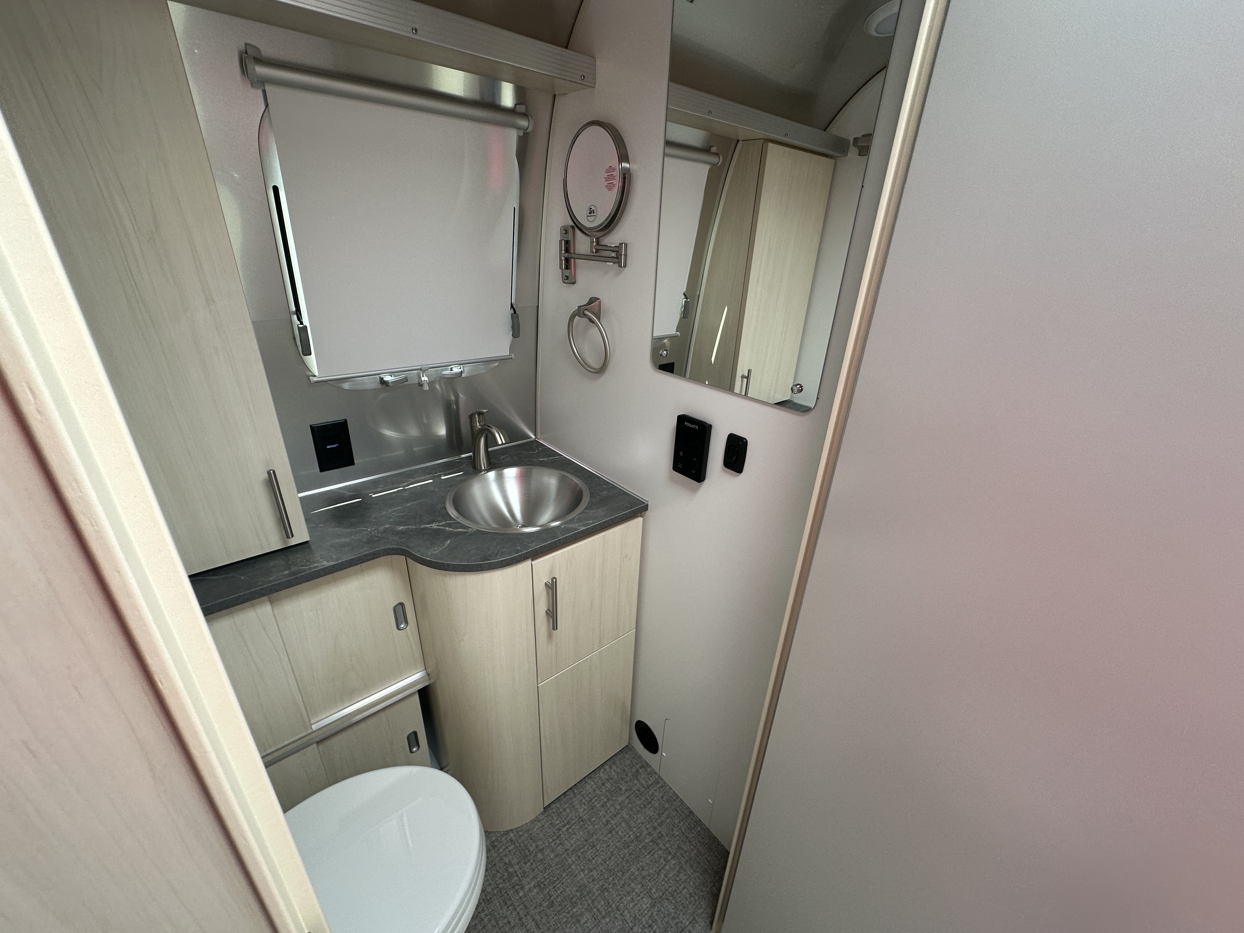 2026 Airstream Flying Cloud 27FB - Image 22