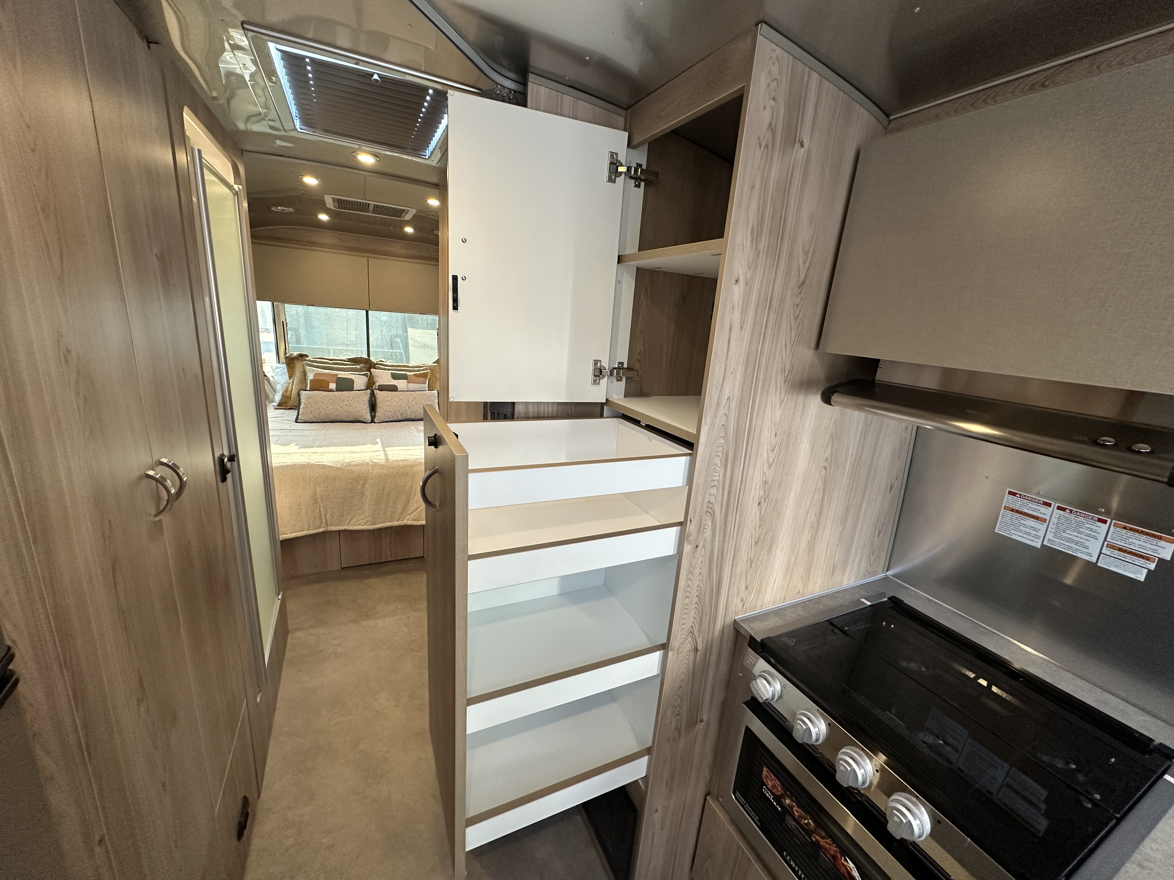 2027 Airstream Flying Cloud 27FB - Image 17