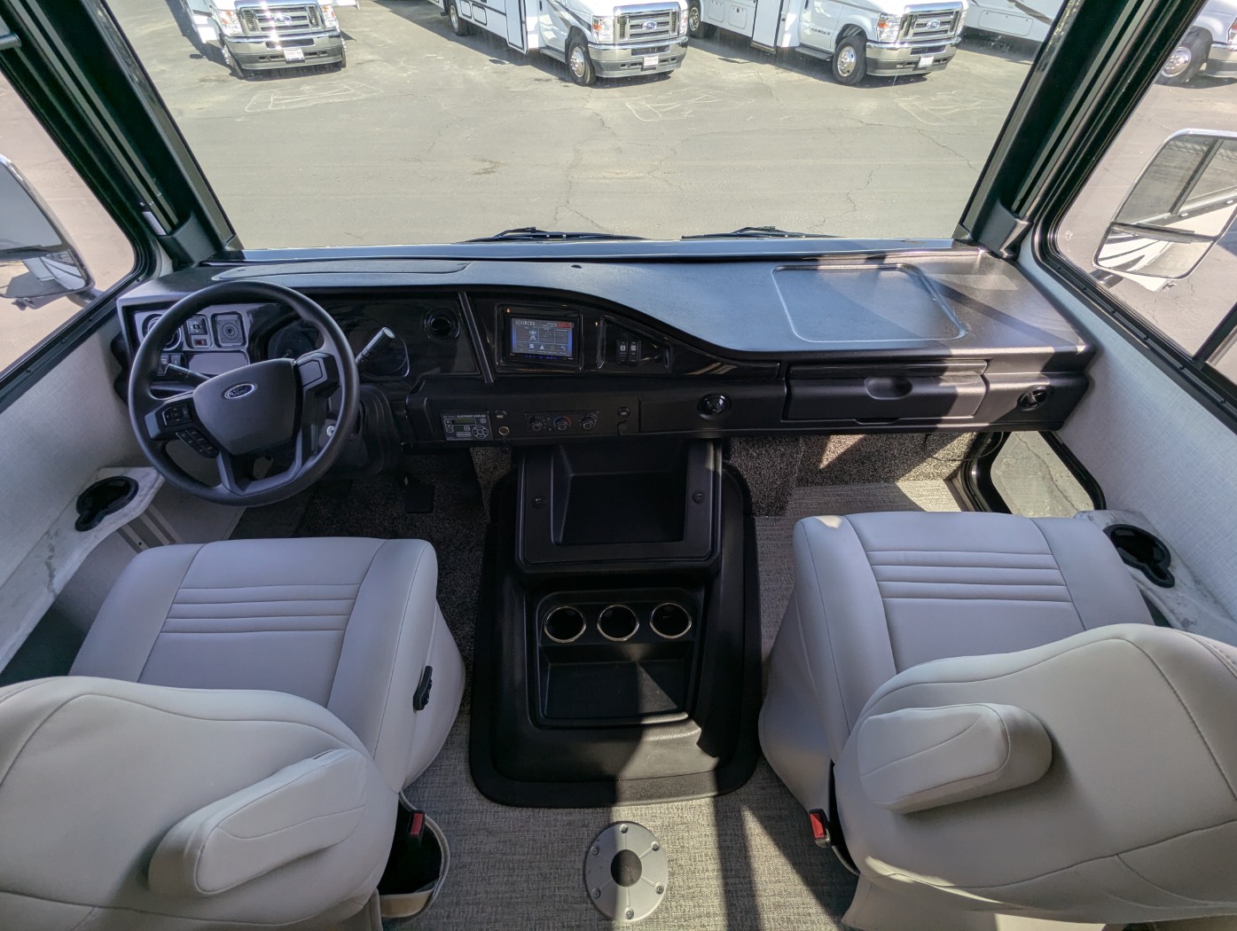 2026 Fleetwood Flair 29M - Image 10