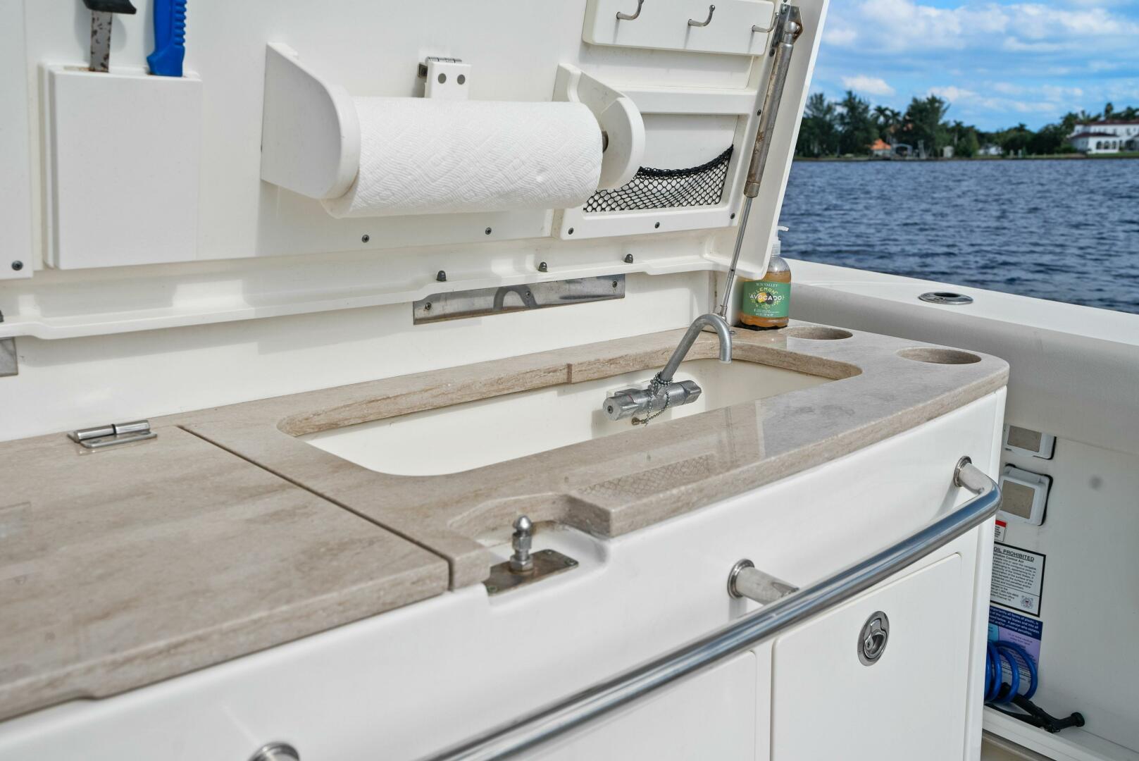 2019 Boston Whaler 380 Outrage - Image 15