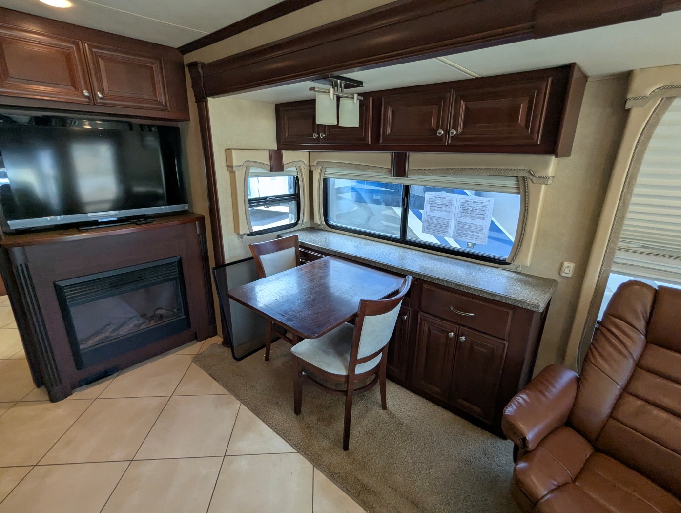 2011 DAMON ASTORIA 40KT - Image 18