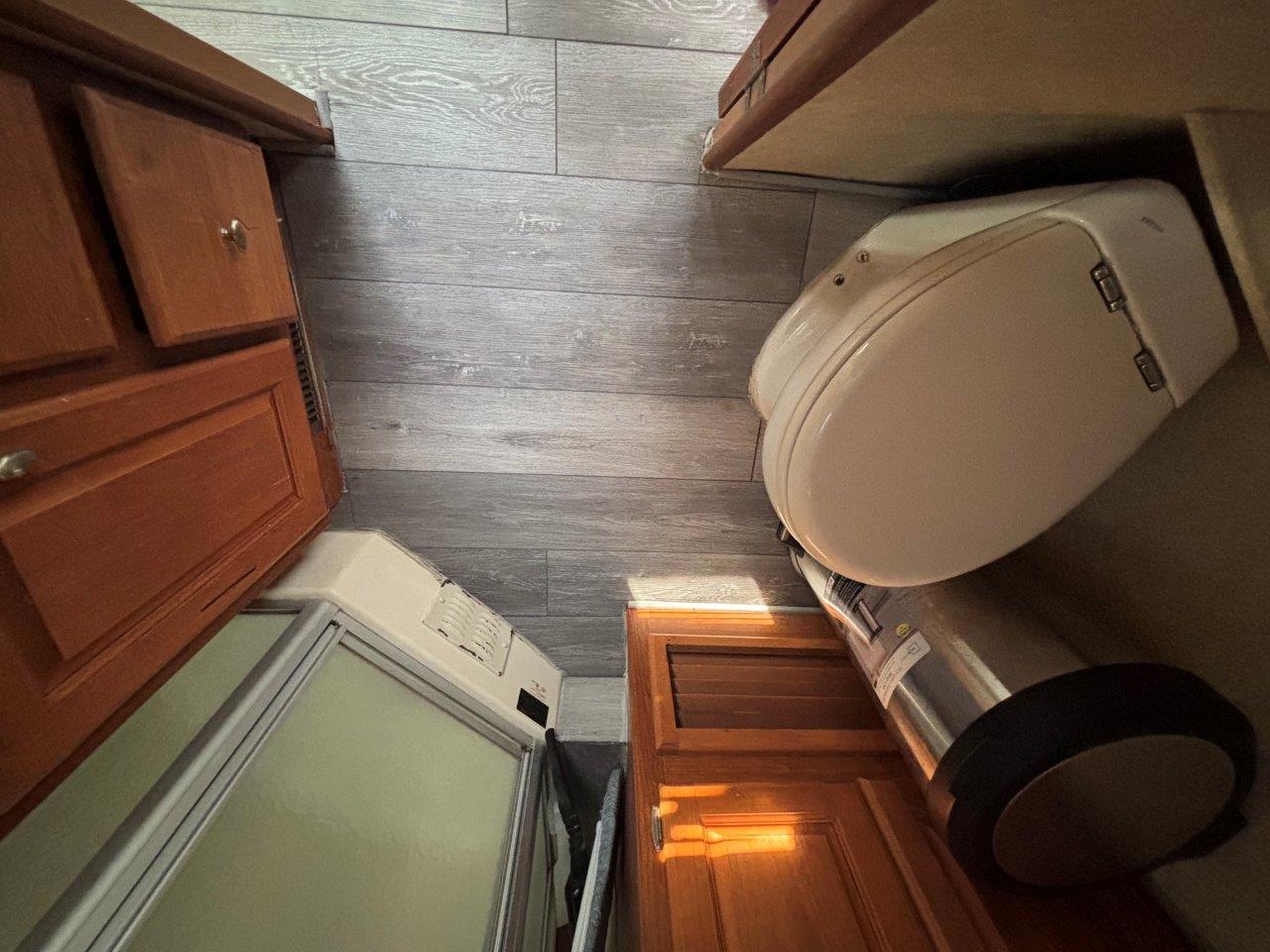 2007 Monaco RV Knight 38PDQ - Image 9