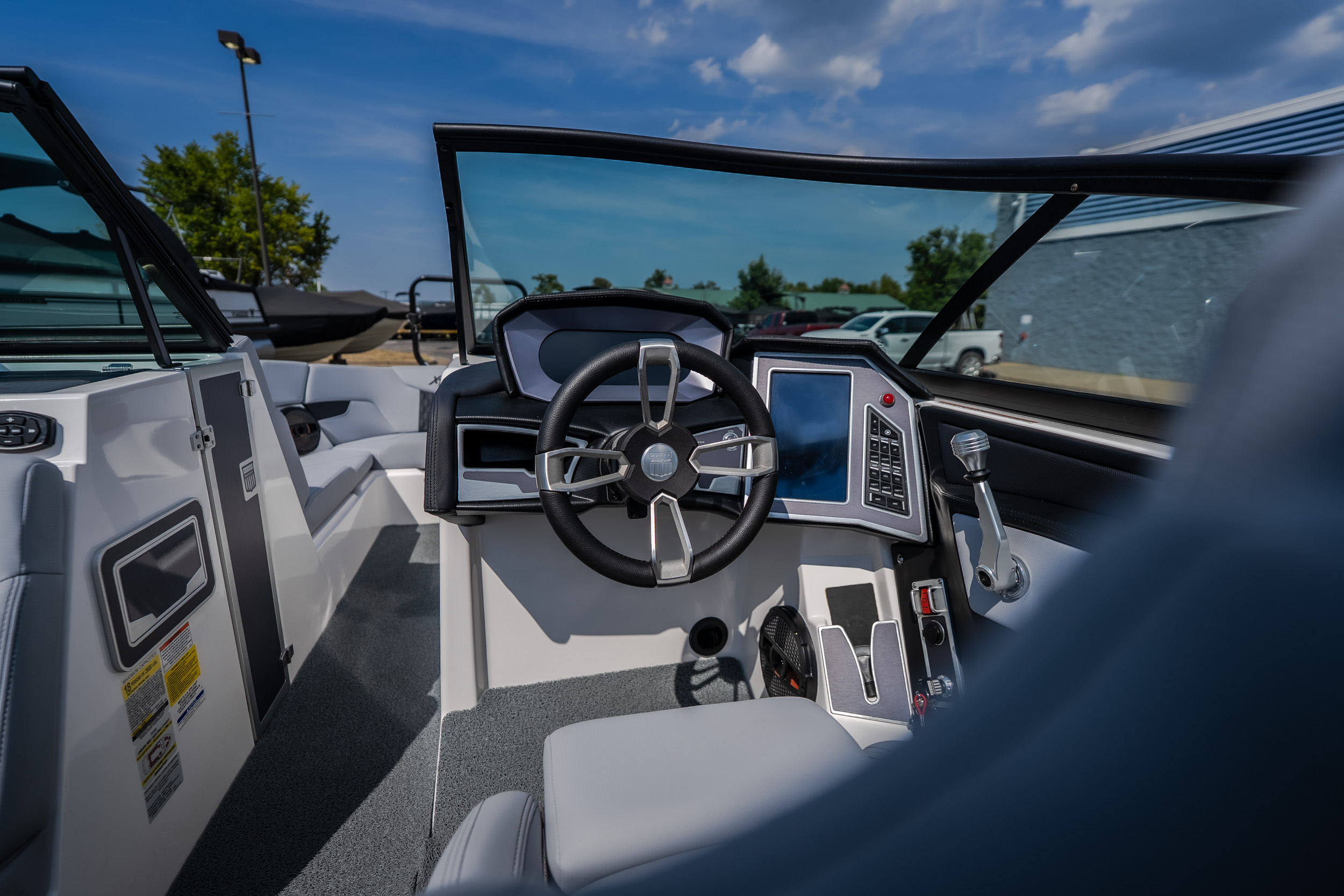 2024 MasterCraft XT25 - Image 12