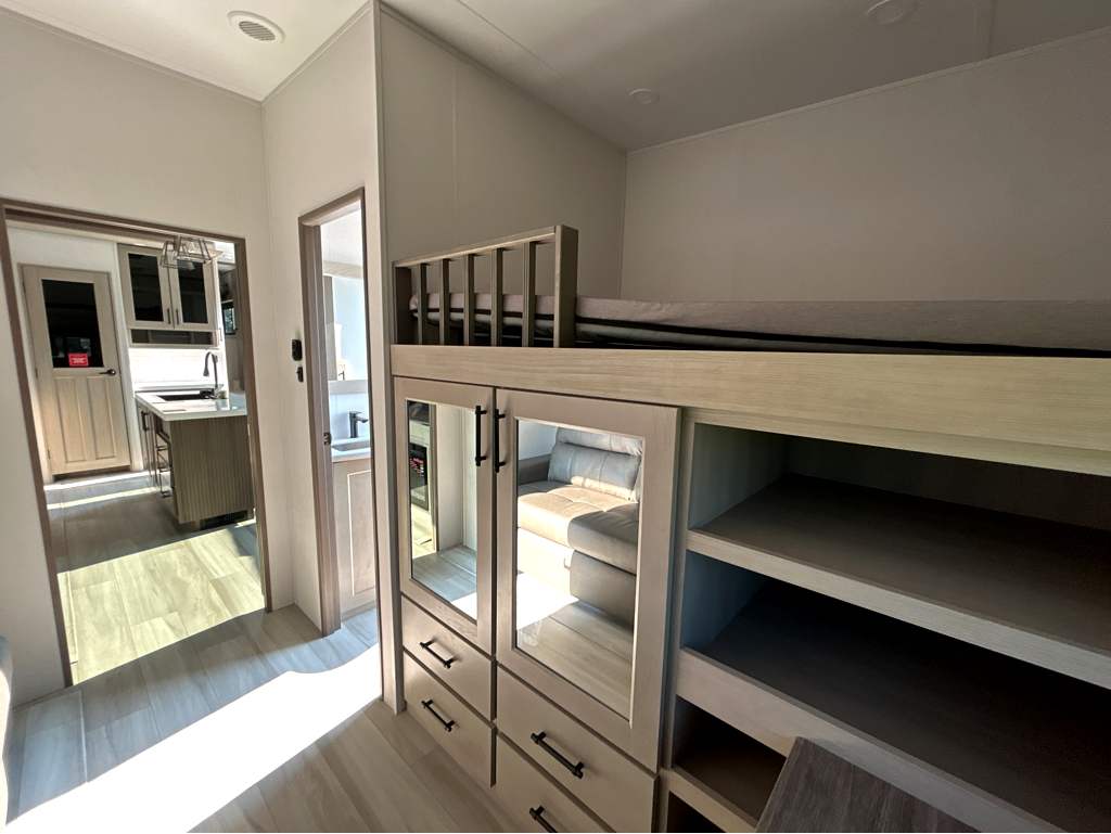 2026 GRAND DESIGN INFLUENCE 3704BH - Image 30