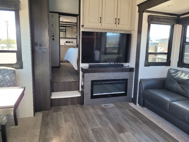 2021 CrossRoads Redwood RW3981FK - Image 4