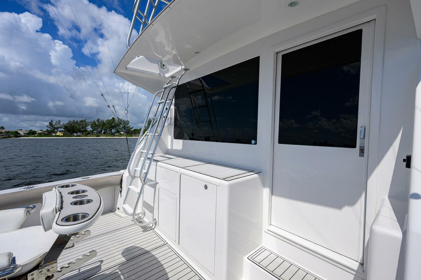 2000 Viking 50 Convertible - Image 44