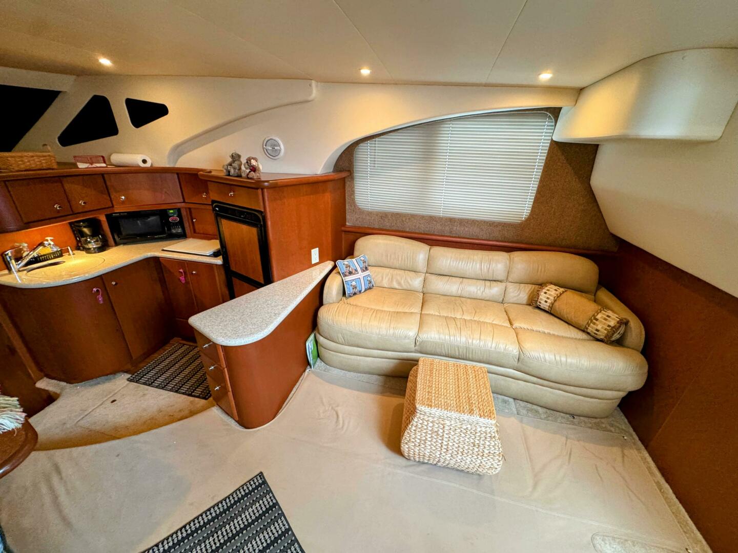 2005 Silverton 35 Motor Yacht - Image 29