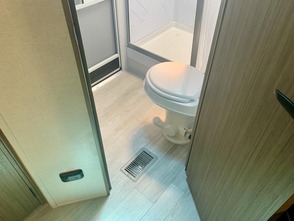 2025 FOREST RIVER 26DBUDX - Image 26