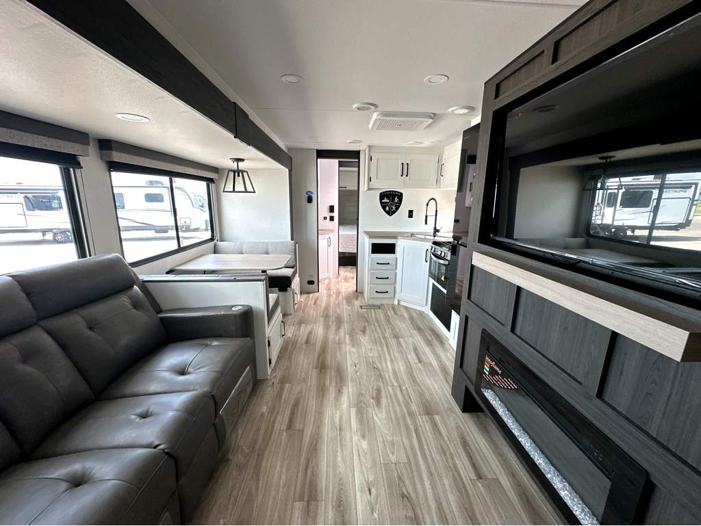 2027 VENTURE RV SIENNA 311VDB - Image 10