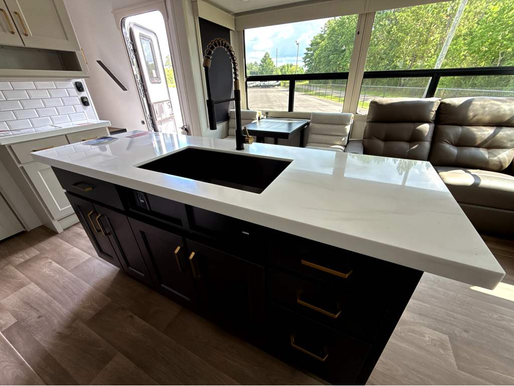 2027 GRAND DESIGN SOLITUDE 310GK - Image 9