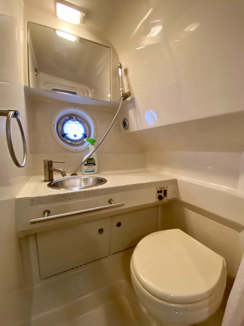 2013 Sea Ray 310 Sundancer - Image 23