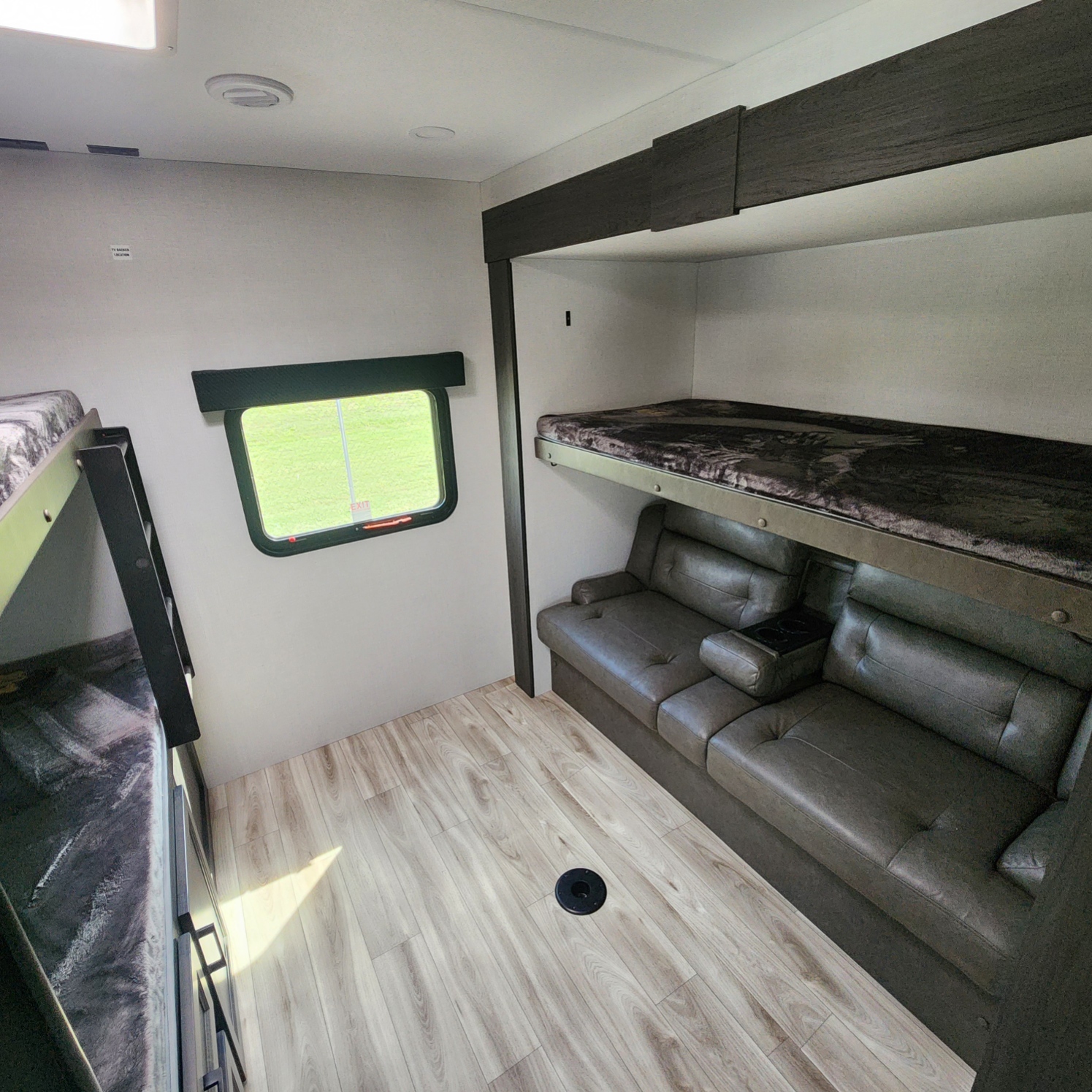 2026 VENTURE RV SPORTTREK 327VIK - Image 26