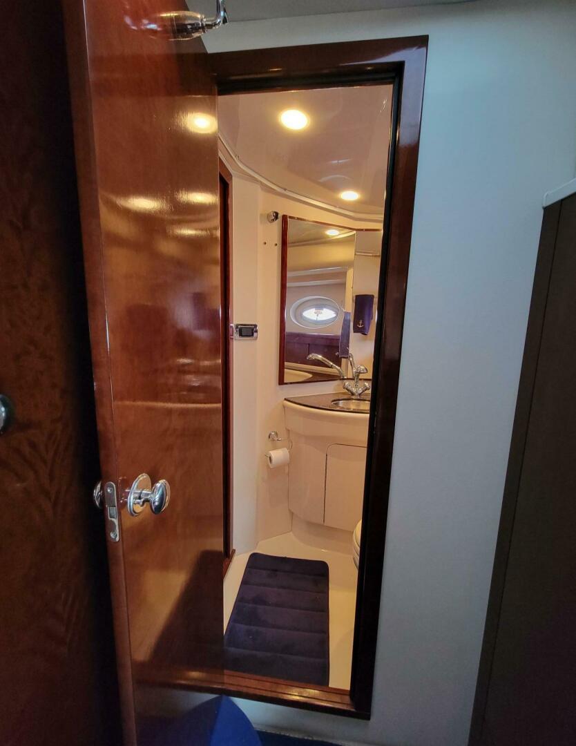 2011 Meridian 441 Sedan - Image 15
