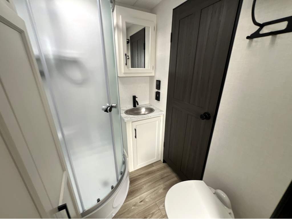 2026 VENTURE RV SPORTTREK 327VIK - Image 20