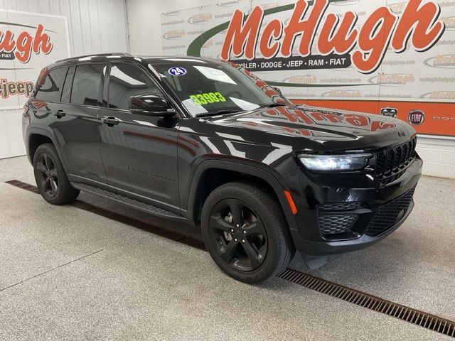 2024 Jeep Grand-Cherokee-L Laredo Altitude 4x4 - Image 3