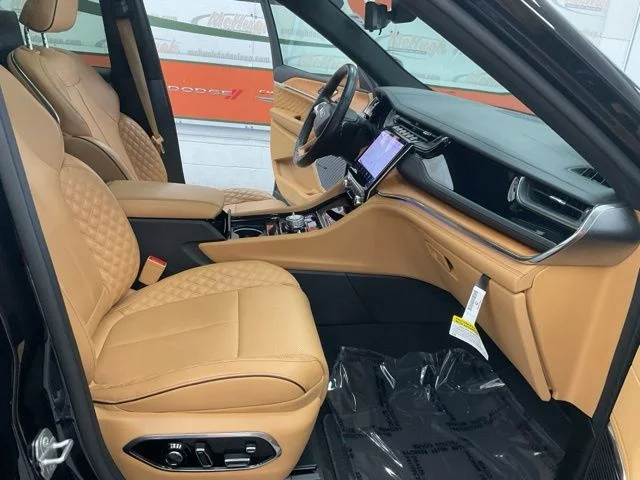 2024 Jeep Grand-Cherokee-L Laredo Altitude 4x4 - Image 28