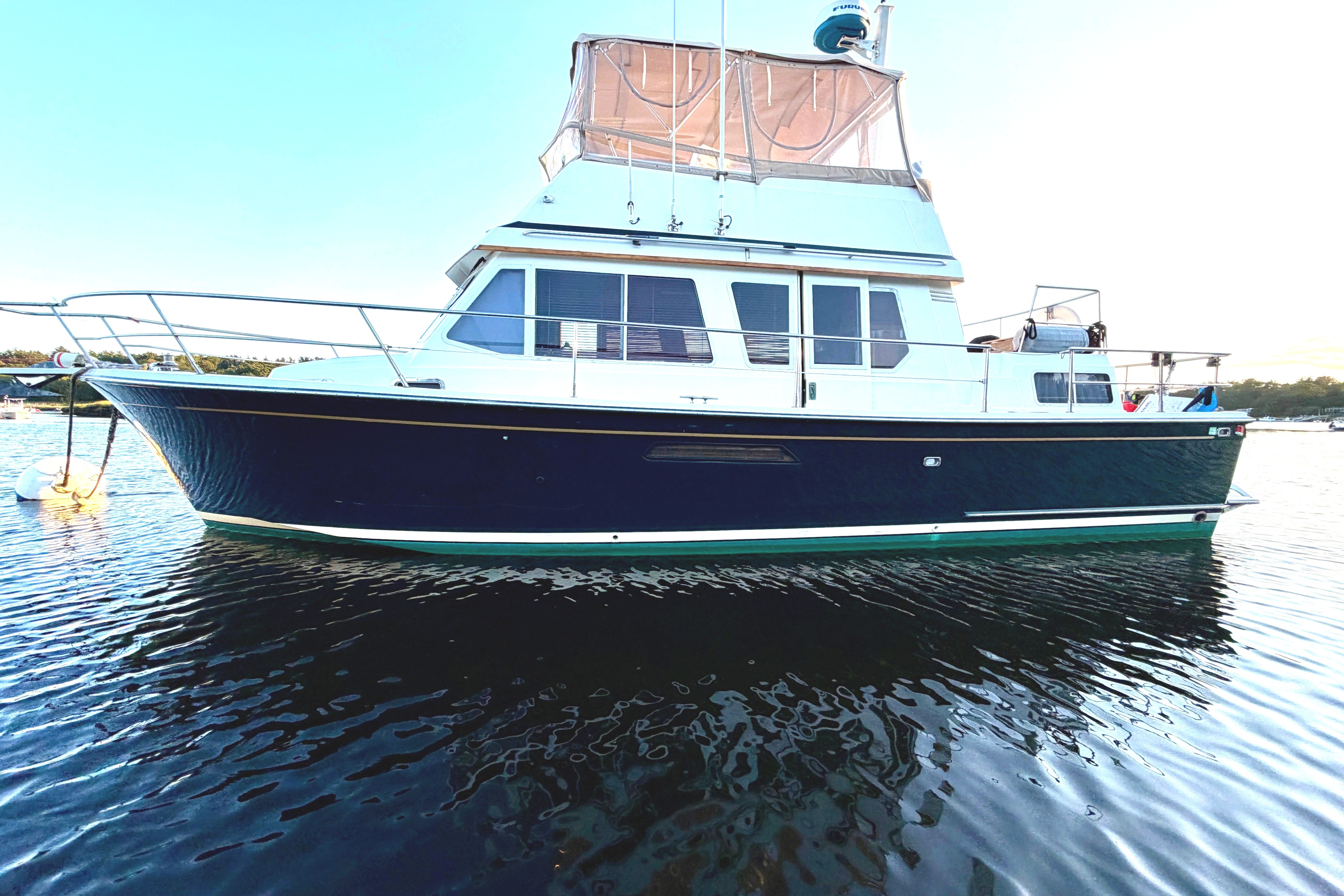 1998 Sabreline 36 AFT CABIN - Image 5