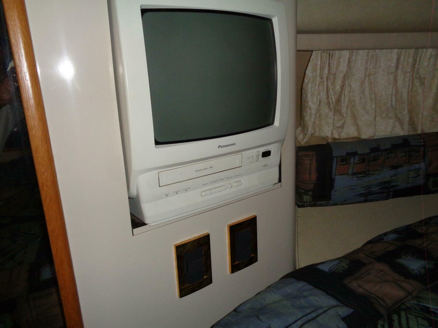 1997 Sea Ray 370 Sundancer - Image 25