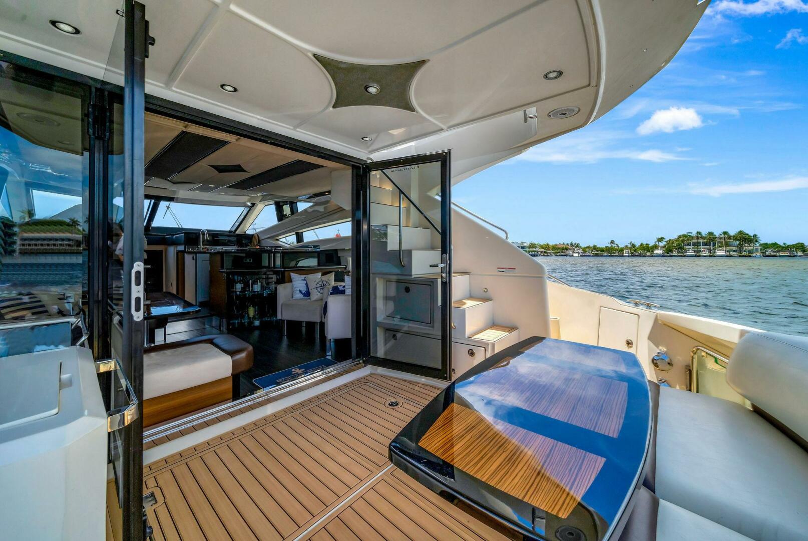 2011 Marquis - Image 14