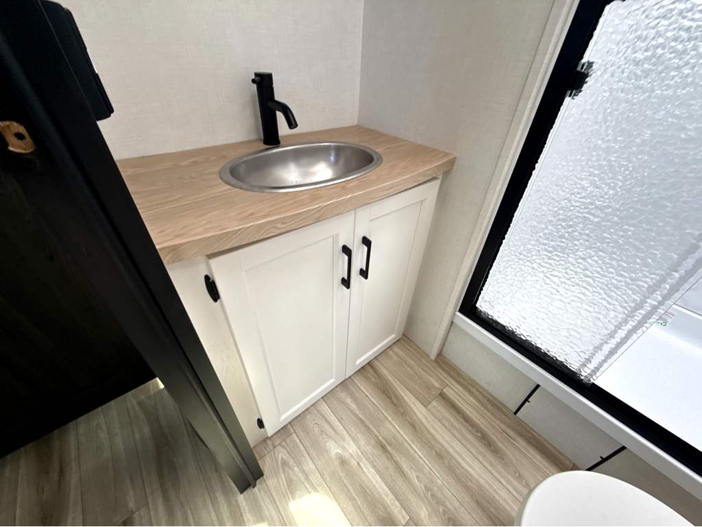 2027 VENTURE RV SPORTTREK 333VFK - Image 29