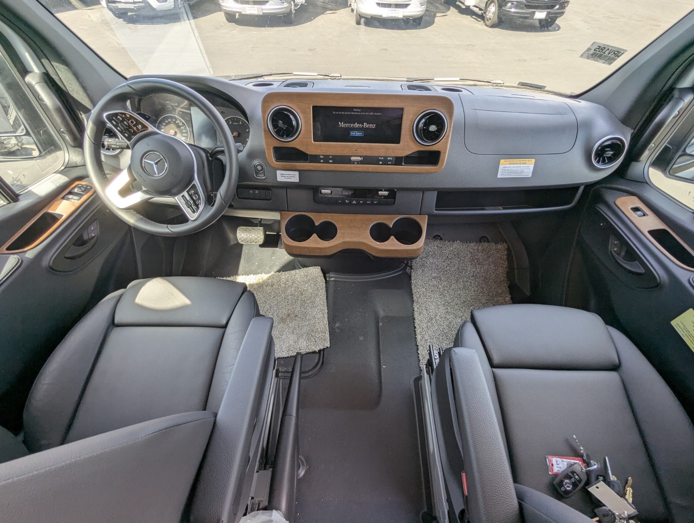 2026 Winnebago Revel 44E - Image 11