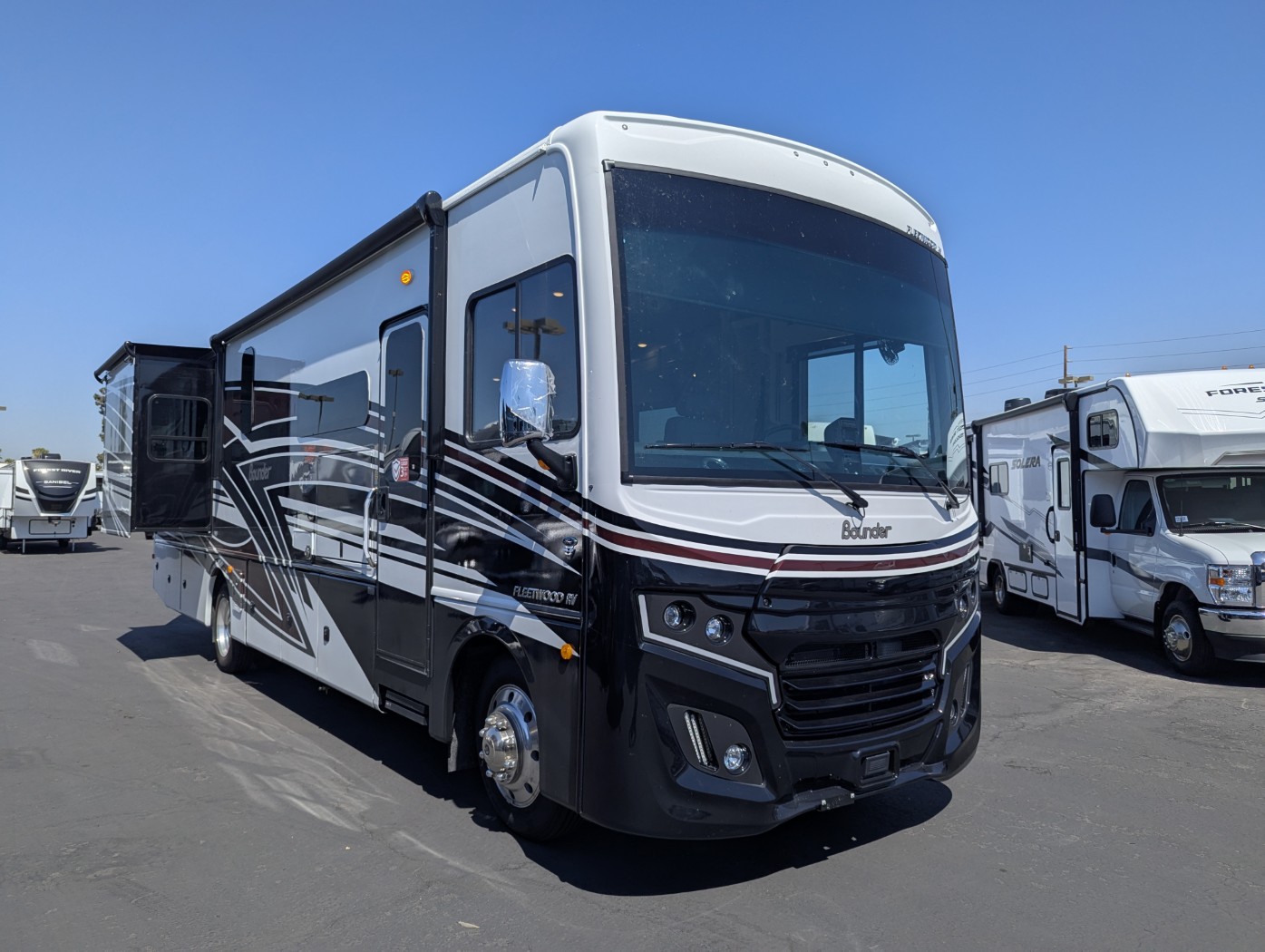 2026 Fleetwood Bounder 35K - Image 1