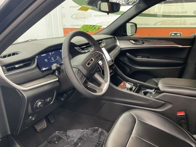 2024 Jeep Grand-Cherokee-L Laredo Altitude 4x4 - Image 12