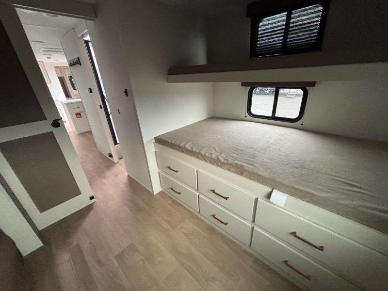 2026 Grand Design Transcend 325BHT - Image 17