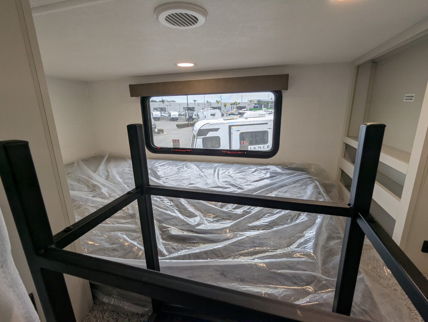 2027 Alliance RV Benchmark 44LFT - Image 11