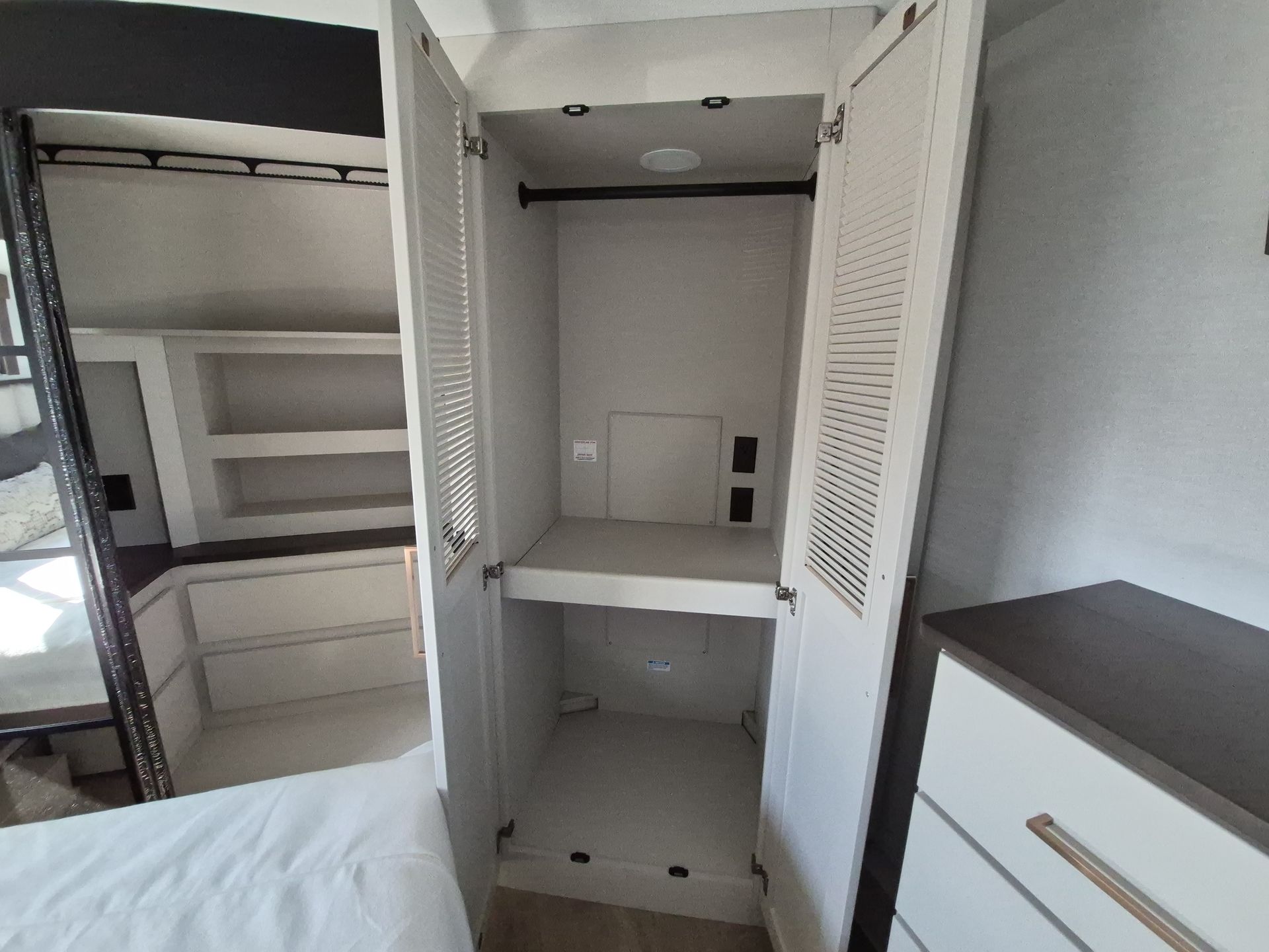 2027 Alliance RV Paradigm 340RL - Image 32
