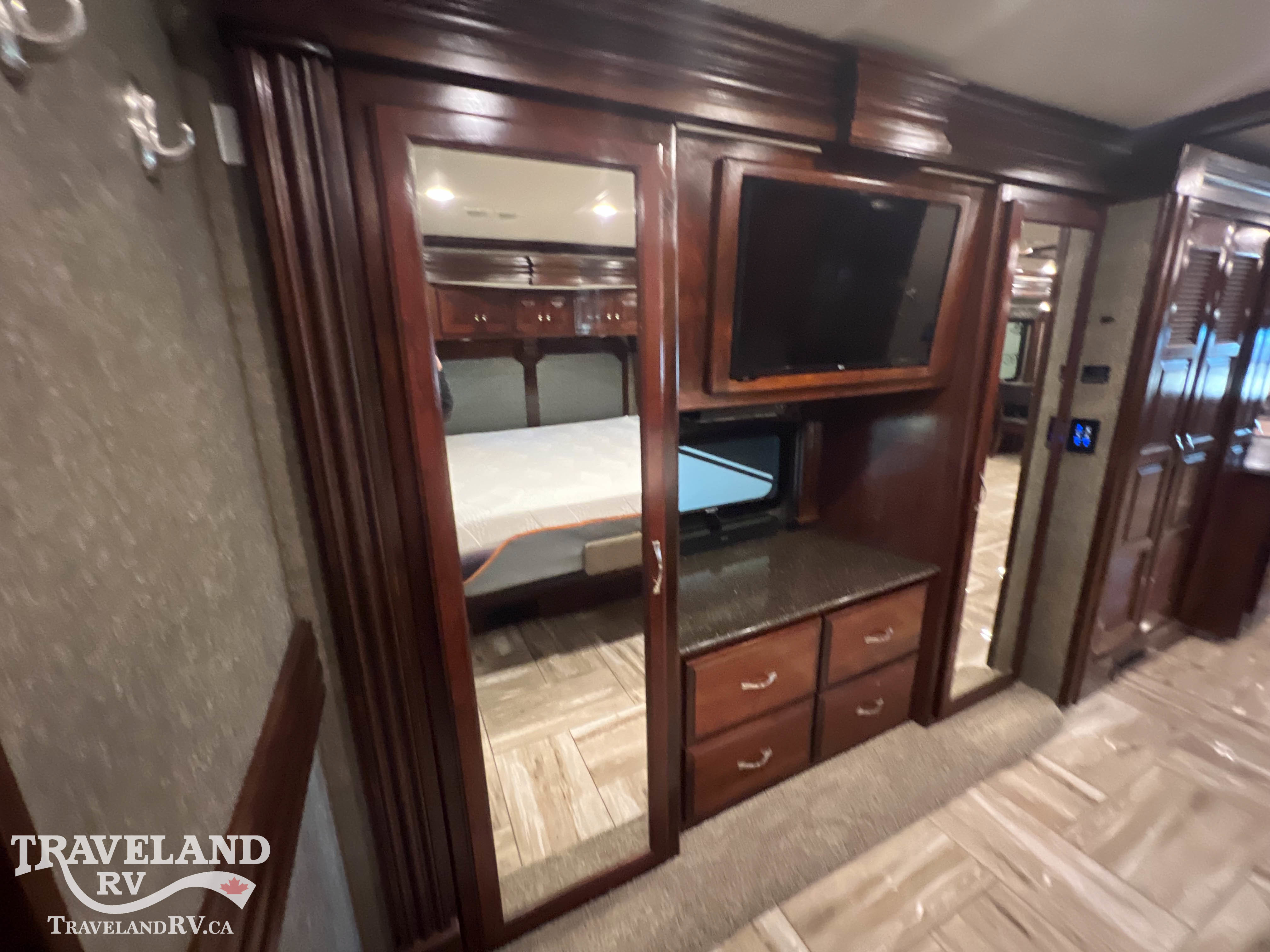 2018 Fleetwood Discovery LXE 40D - Image 27