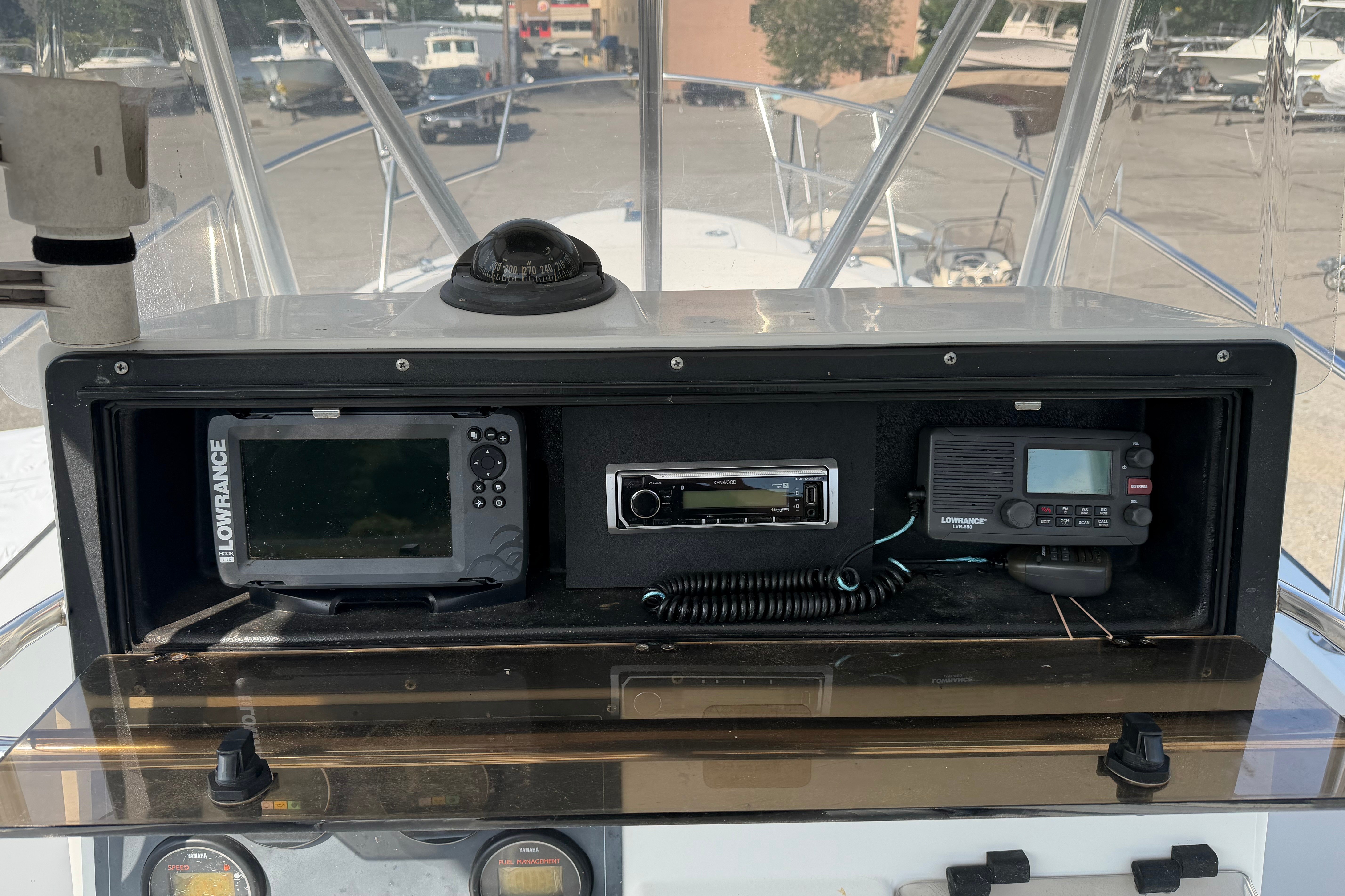 1995 Boston Whaler Boston Whaler 240 Outrage Base - Image 6