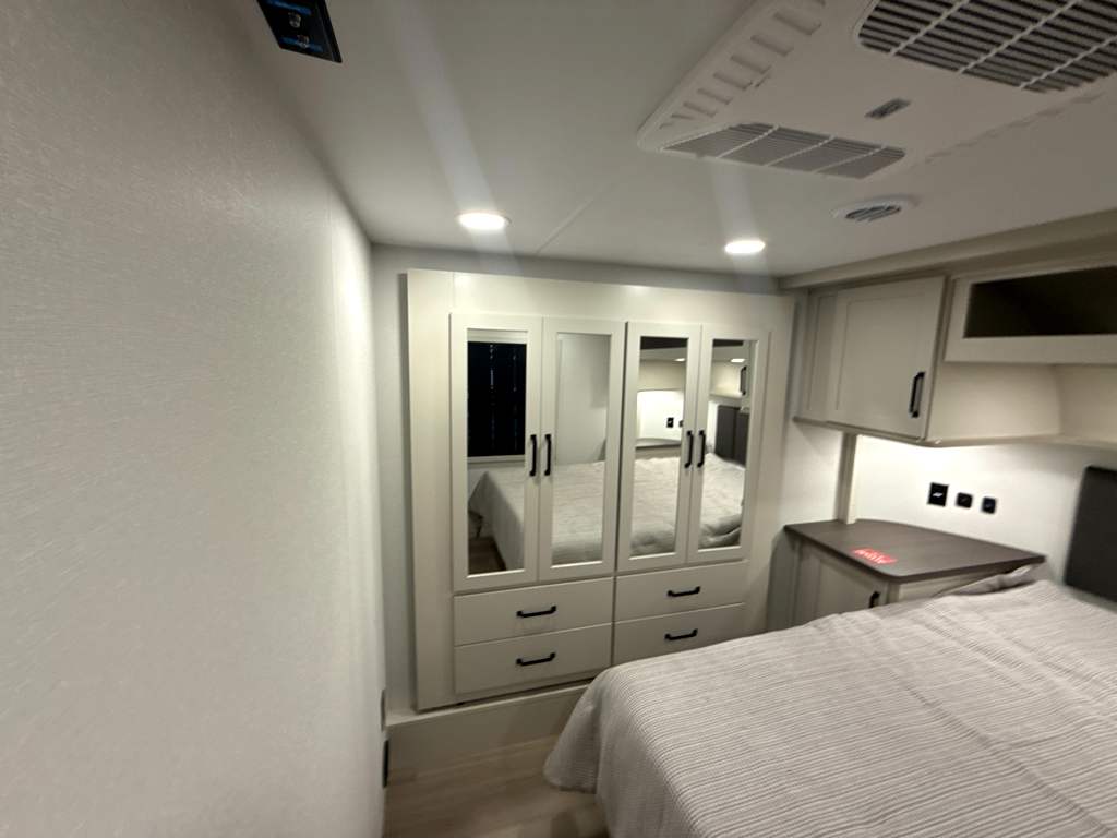 2027 GRAND DESIGN MOMENTUM 363G - Image 30
