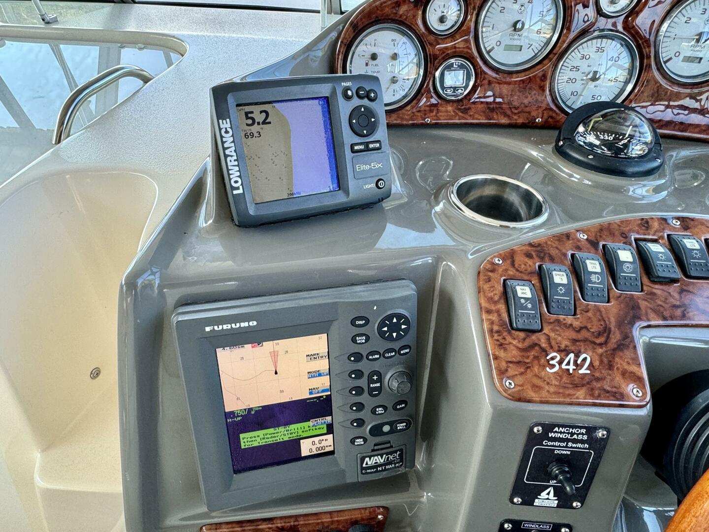 2004 Rinker 342 Fiesta Vee - Image 30