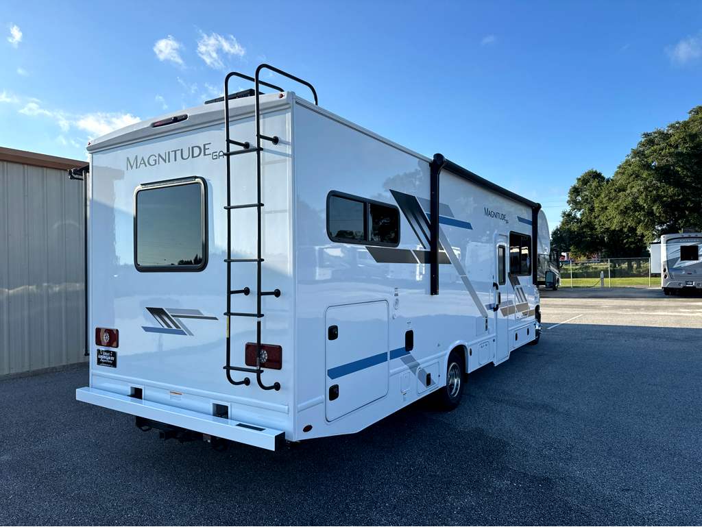 2027 THOR MOTOR COACH MAGNITUDE GA31 - Image 8