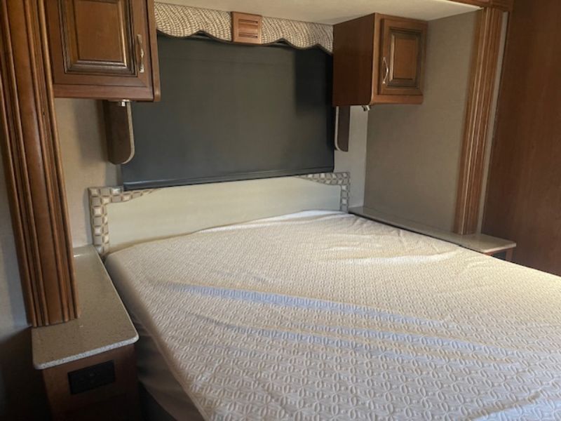 2017 Holiday Rambler Vacationer XE 34S - Image 14